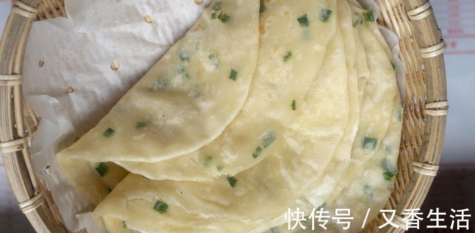 家常烙饼最简单的做法，不用揉面不用油酥，柔软又多层，凉了不硬