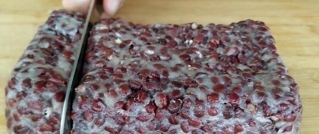 想吃红豆糯米糕不用出去买了，教你简单做法，软糯香甜，越嚼越香