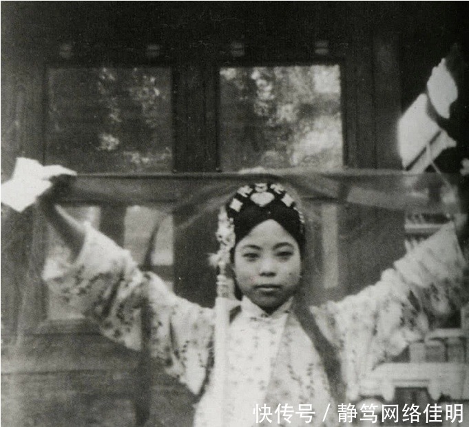 皇妃|老照片：同是皇妃，慈禧阴媚里藏着计谋，但她的笑容里透着单纯