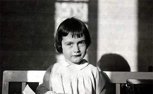 母亲|小女孩对德国士兵说叔叔可以埋浅一点吗我怕妈妈找不到我