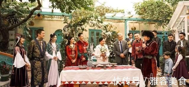 李亞鵬亮相央視綜藝，穿藍(lán)袍與撒貝寧組CP，合唱王菲的歌不尷尬