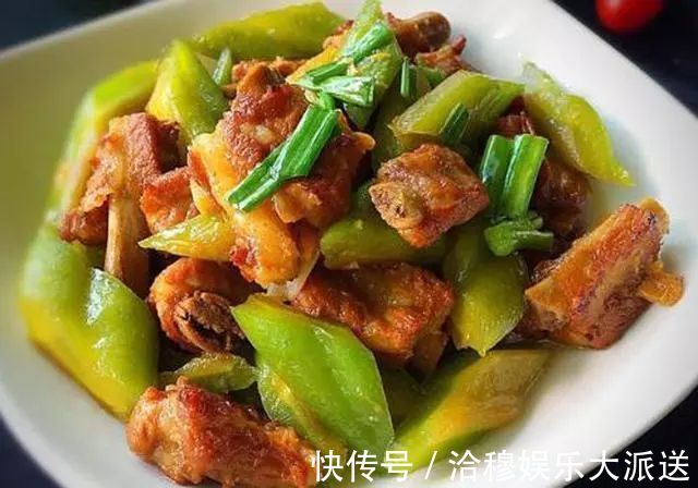 苦瓜焖排骨|让你一次能吃两碗饭的解馋下饭菜，简单上桌快，学会做给家人吃