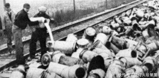 课本|牛奶倒掉也不给穷人,这是资本主义的丑恶?课本其实只讲了一半