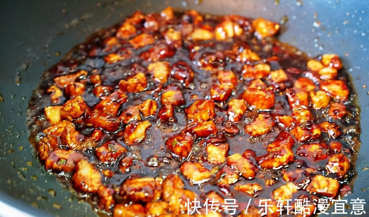 分享正宗的香菇肉丁酱做法，拌面拌饭都不错，味道确实香