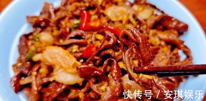 初秋，遇到此菜别手软，买上30斤，晒干囤起来，随吃随取，真省事