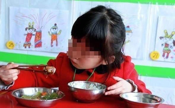 宝妈|“我家娃不吃米,幼儿园得改”,园长回怼引网友力挺:就该这么做