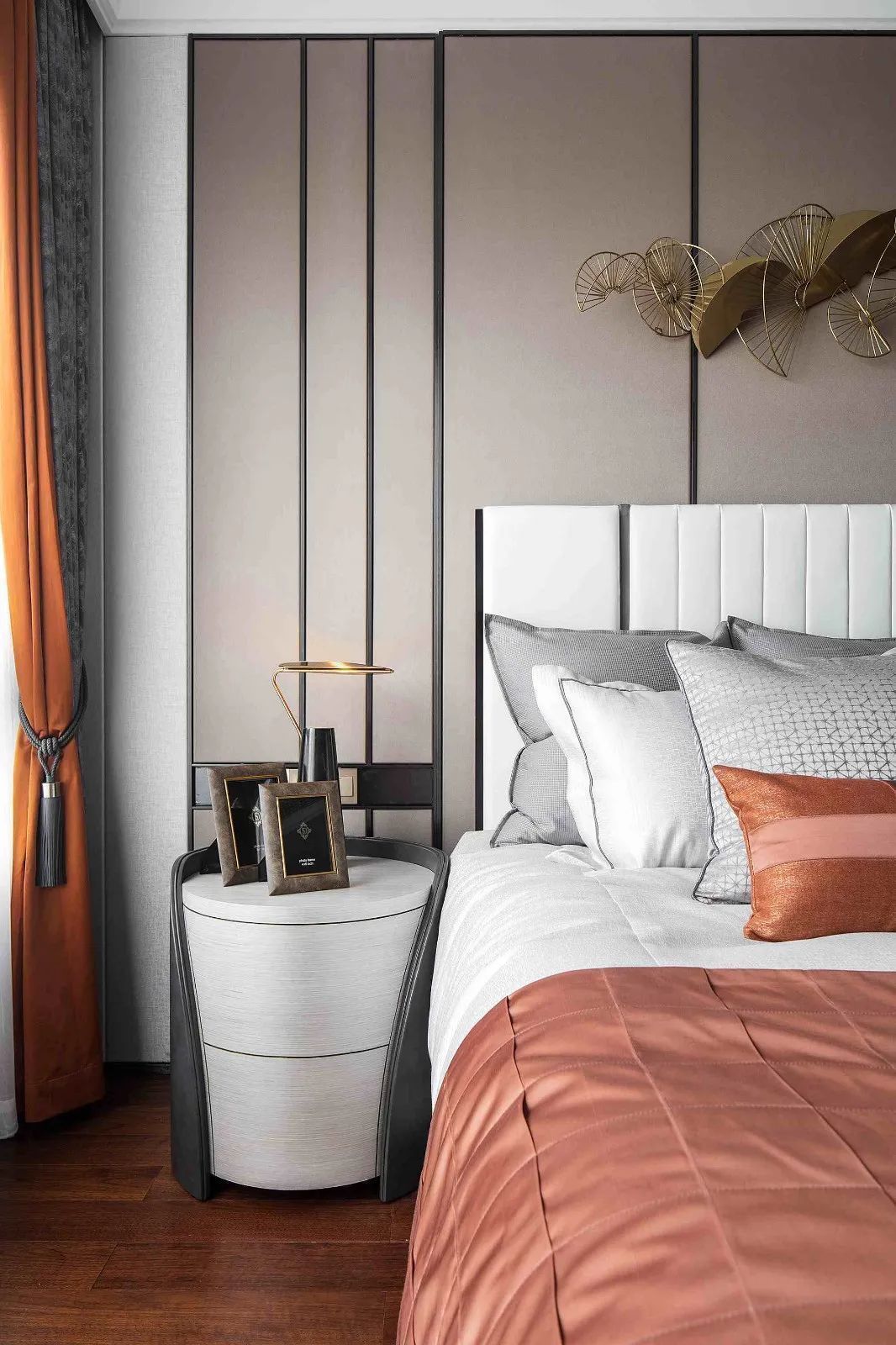 布置|122㎡现代时尚,心灵手巧的女主,在家布置工作台,做起针线活