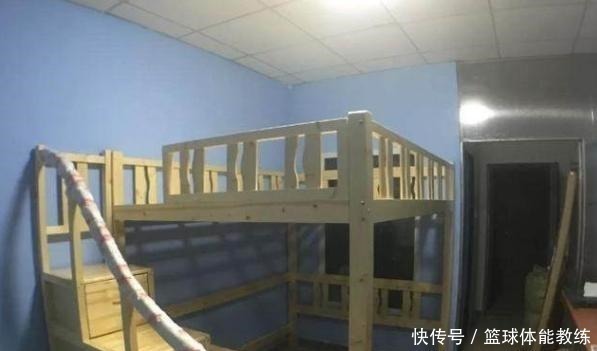 改造|大学同学买下校外14平旧房,改造后化身日式胶囊空间,羡慕不已!