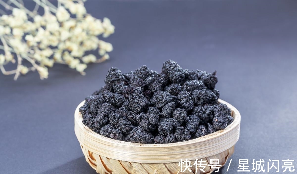 沸水|桑葚干只用来熬粥，太可惜了，教你4种吃法，美味滋补又解馋