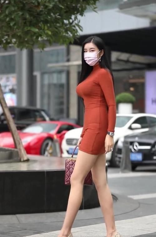 过时|不会过时的短裙造型，简约却不简单，少妇穿上尽显性感身段