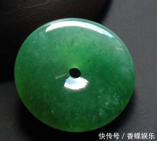 对翡翠不够了解这里有关于翡翠的全面知识,看完就是小行家了