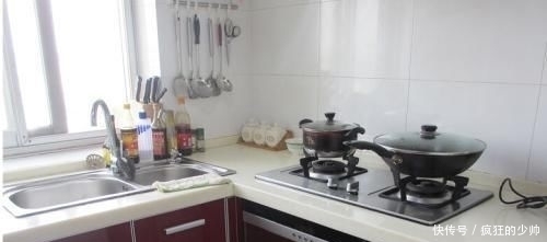 用完煤气灶是先关火还是阀门?一听老师傅的分析,后悔一直做错