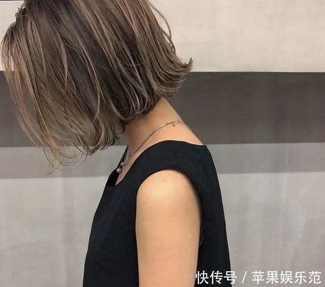 搭配|流行的这些短发发型设计搭配,每一款都很减龄!