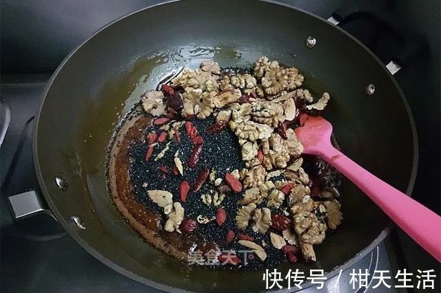 黑芝麻红枣核桃糖:健康零食,不甜不腻,好吃到停不下来!