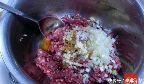 奶奶拿手的“香酥牛肉饼”,吃了10年没吃腻,香到没朋友