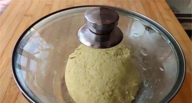 搅拌|玉米面是一种新的吃法。当你用开水搅拌筷子时,你将吃不到其中的三个