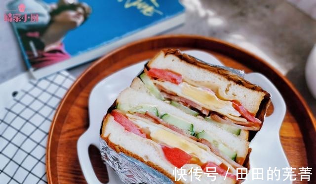 芝士培根煎蛋三明治|超简单的早餐自制三明治,这样做营养均衡又美味,完胜外卖~!