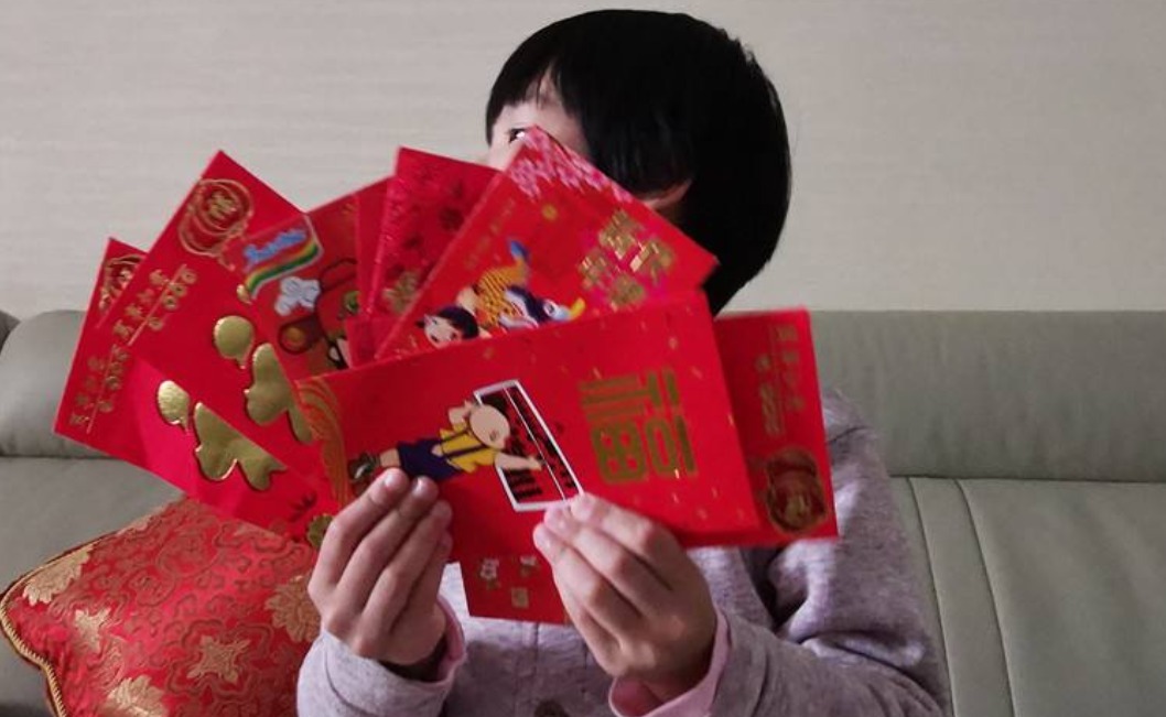 打游戏|孩子专注打游戏,2400元压岁钱被妈妈悄悄顺走,还以为丢掉了