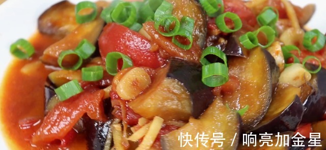 茄子里加1个西红柿,这样做太香了,很多人没试过,比吃肉解馋!