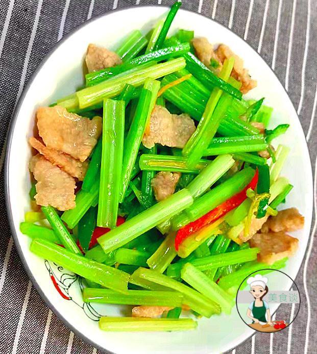 芹菜杆|便秘最怕此菜,冬天干燥要多吃,给肠道洗洗澡,润肠通便预防便秘