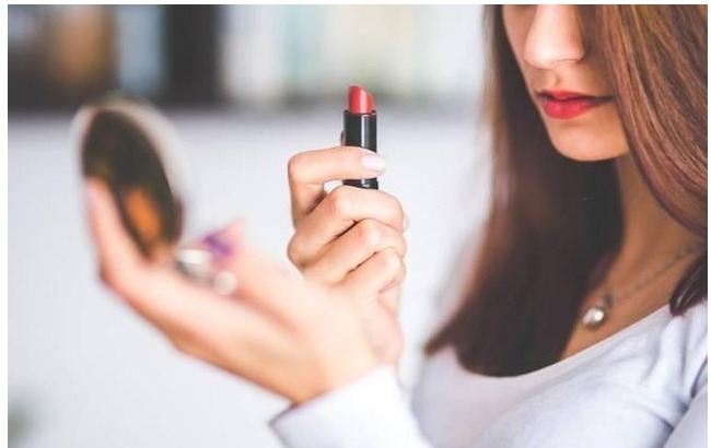 内分泌失调|皮肤科主任女性3种食物要少吃，容易长斑衰老，皮肤暗沉无光