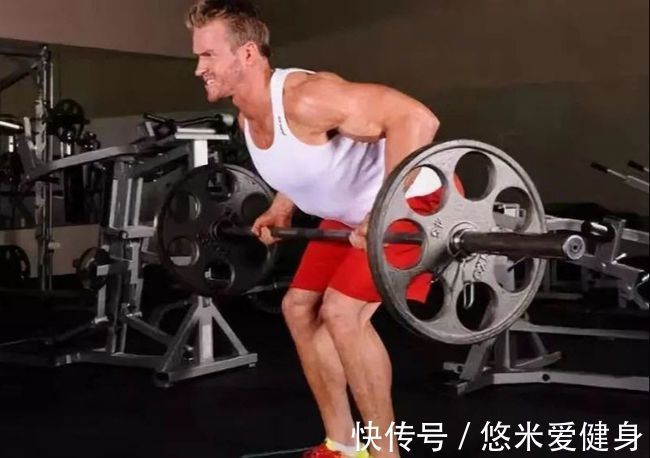 杠铃片|如何练厚背阔肌内侧？强化训练这4个动作，让你的背部肌肉更强壮