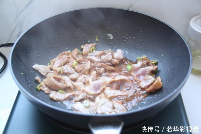 千万别|从冰箱中拿出的冻肉,千万别加水泡,教你一招,吃起来和鲜肉一样