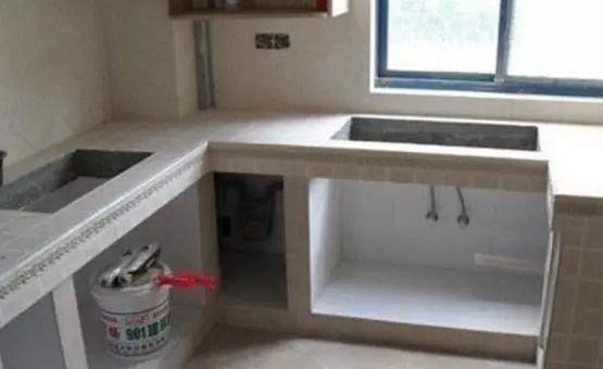 水泥|越来越多人家里不买橱柜了,回家直接用水泥砌,太聪明了!