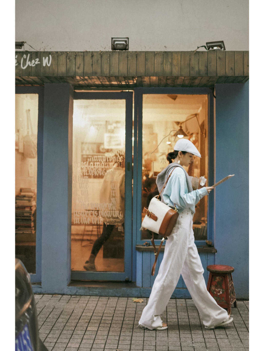 紧身|白裤子的季节到了,秋冬白裤子还能这样穿,太出乎意料了