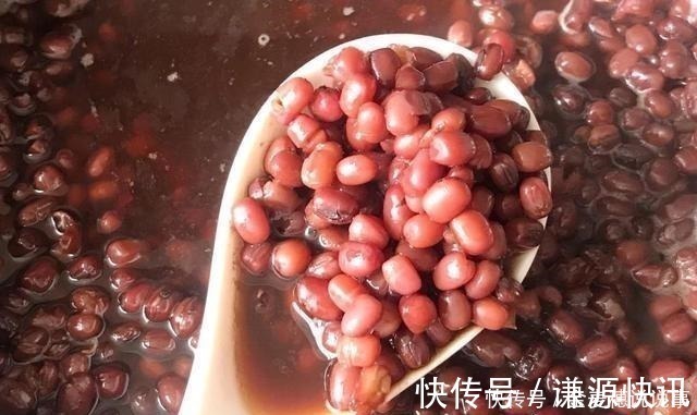 不管煮红豆还是绿豆，别直接下锅煮，多加一步，几分钟轻松煮开花