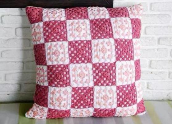 零线太多别浪费,试试钩一钩拼花抱枕,在家非常好用!附图解