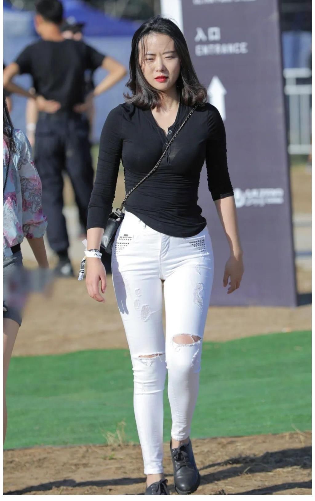 紧身裤 白色紧身裤虽然很挑人,但效果还是很不错