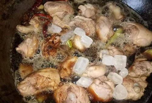 炖啤酒鸭别直接加啤酒!饭店大厨“这样”做,难怪鸭肉不柴还入味