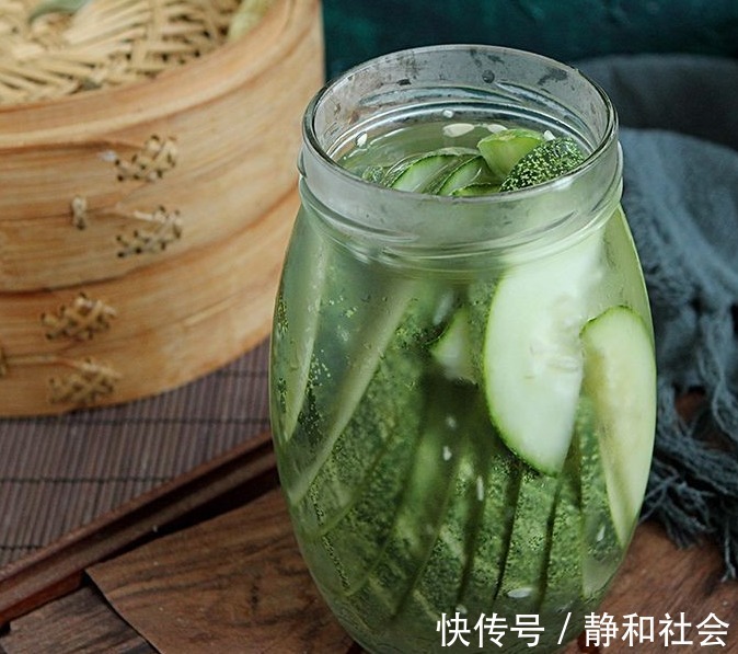 酸黄瓜|黄瓜不要腌着吃了，切片泡一泡，当天做当天吃，无油清爽又解腻