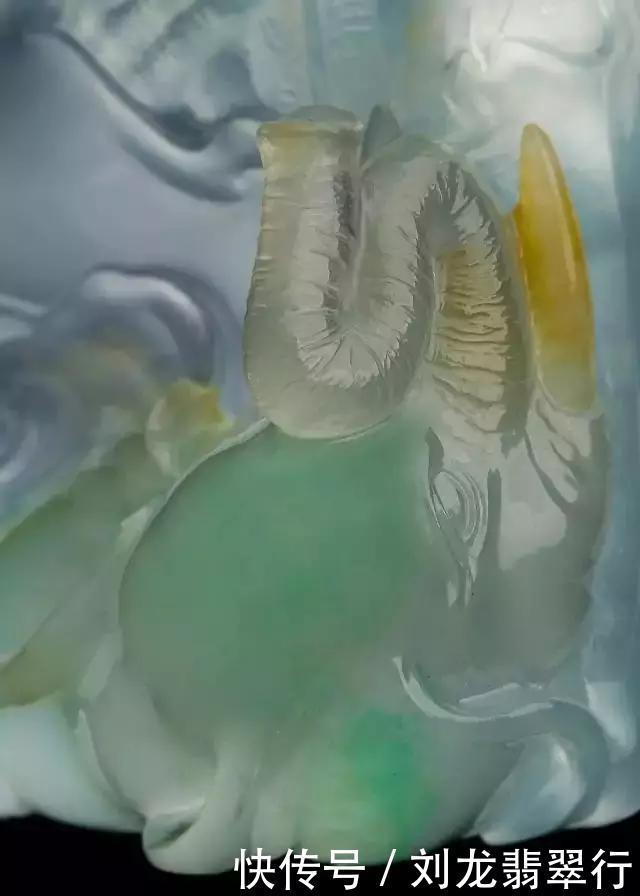 玉雕师的灵感,一块有裂的翡翠,竟然神奇地刻出骑象罗汉尊神!