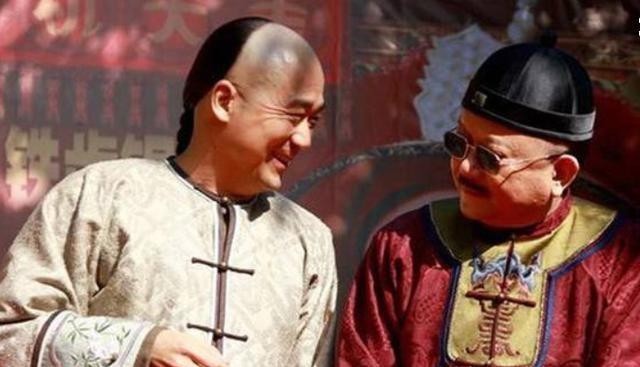 和珅上联“三斤四两五花肉”,纪晓岚妙对下联,和珅慌张下跪认错!