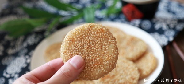 山药加入苹果,做好吃的小饼,一口一个,比蛋糕健康多了