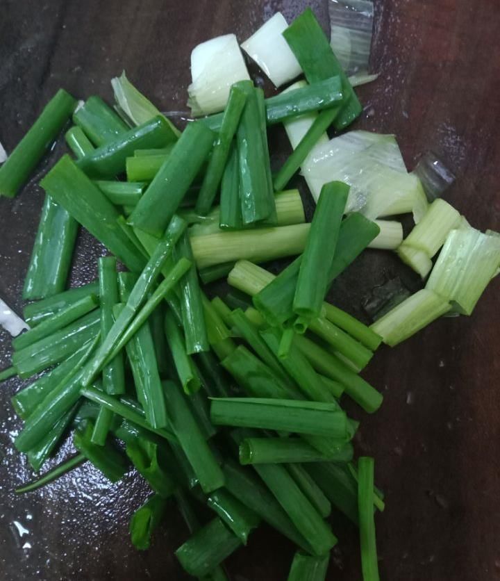 这一锅有菜有肉又有蛋，色香味美，儿子吃到吮手指，太好吃了