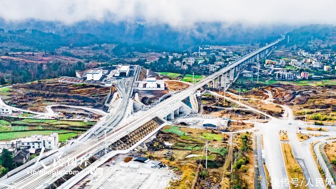 贵州独山：高铁建设冲刺忙