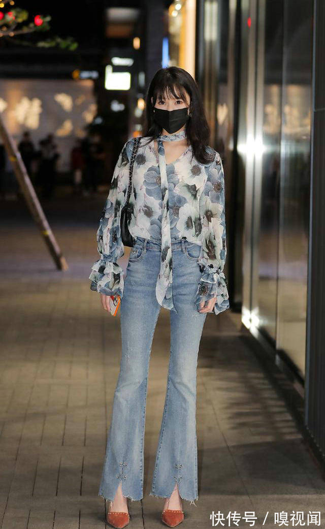 喇叭裤|牛仔裤怎么搭配更时髦呢？上衣的款式就显得非常重要