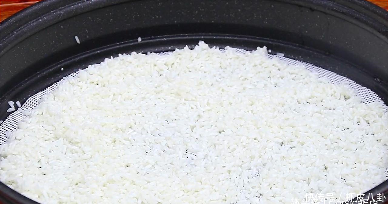 糯米的简单做法真好吃,不炒不煮,鲜香软糯,每次上桌都控盘