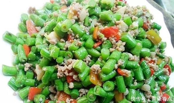 几道下饭菜一上桌,孩子吃得狼吞虎咽,饭菜一扫而光!