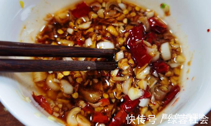 凉拌海带丝|此食物不怕过期,遇到可别手软,开水一泡,简单一拌,好吃又省事