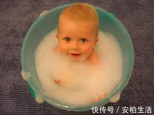 婴儿|给宝宝洗澡这六个错误习惯,十个妈就有九个在犯,看看你有吗