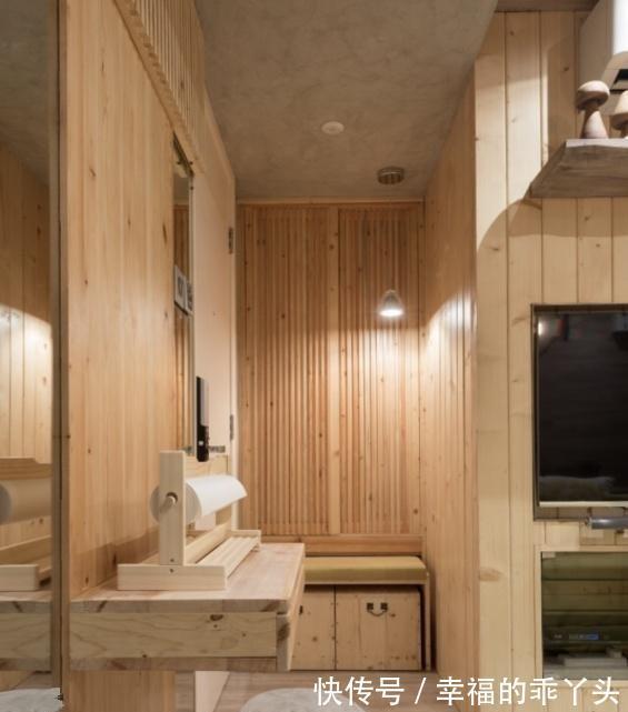 寸土寸金|24㎡觉得小?在香港是两居室还能住3口人,厕所带浴缸,厉害不!