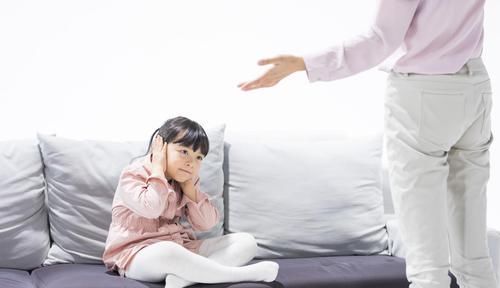 行为|孩子有这3种“懂事”行为，暗示长大后情商低，家长别不当回事