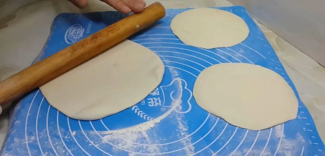 大泡|我家烙饼从来不早起,冰箱里一放,比手抓饼好吃,一次四个不够吃