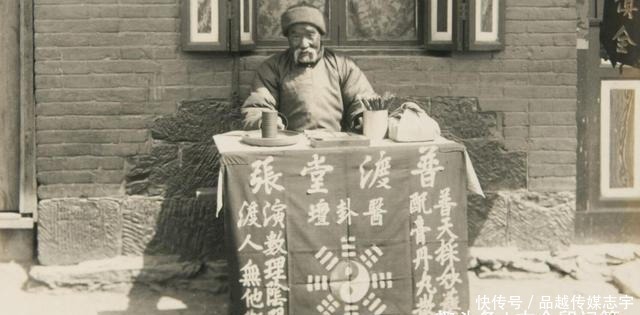 发呆|晚清时期老照片,八旗子弟游手好闲遛鸟,妇女在麻将桌前发呆