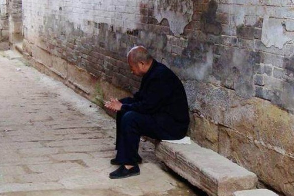 “男怕生前穿靴,女怕生后戴帽”,到底是啥意思要注意点什么