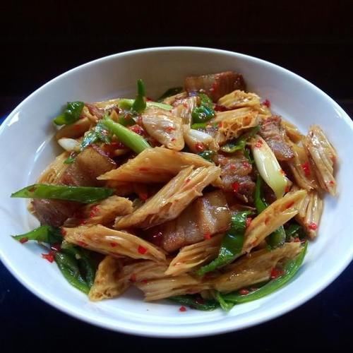  冬笋|精选美食：五柳炸蛋、双椒草菇、冬笋炒肉丝、腐竹炒肉片的做法